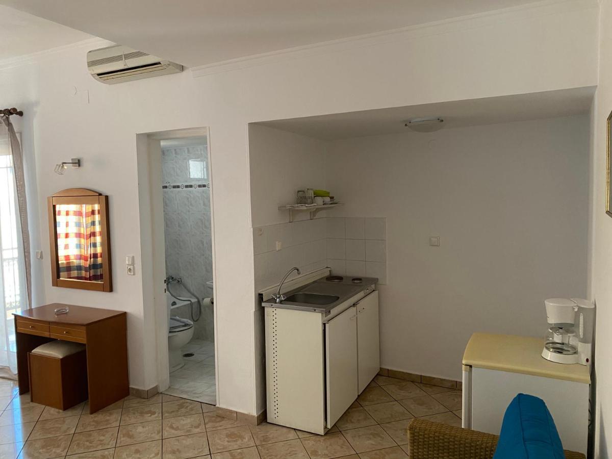 Hotel Damo Питагорио Екстериор снимка