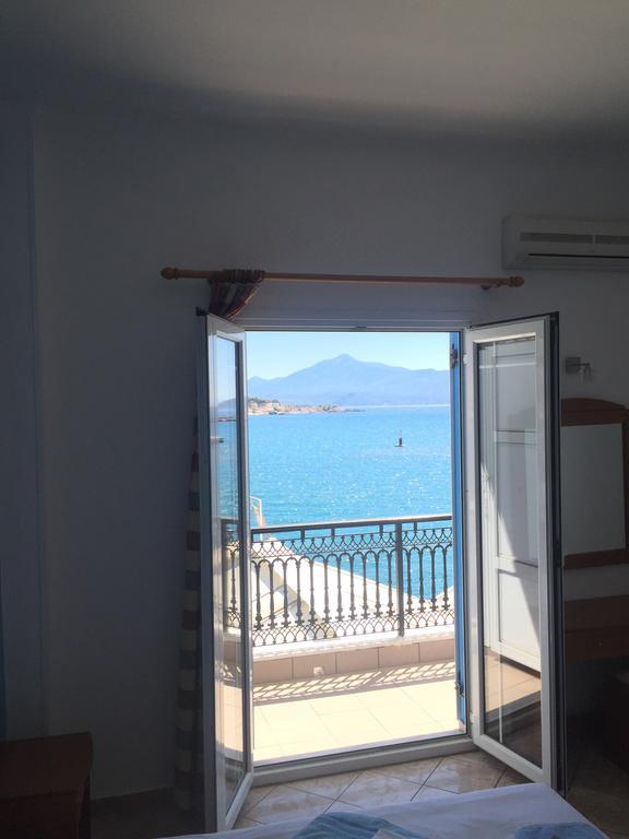Hotel Damo Питагорио Екстериор снимка