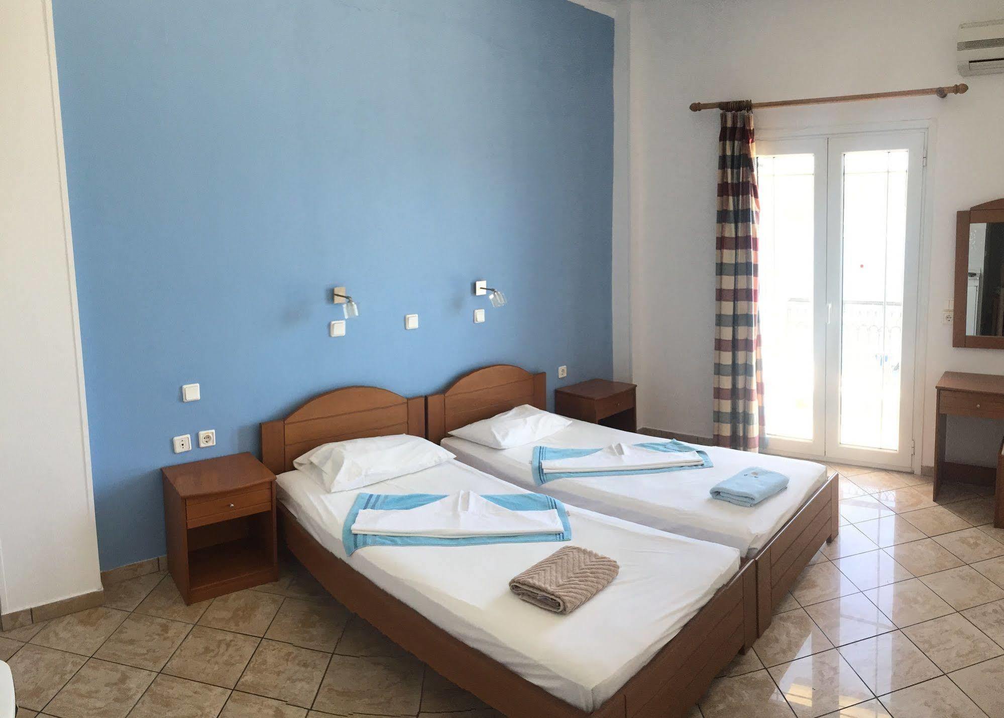 Hotel Damo Питагорио Екстериор снимка